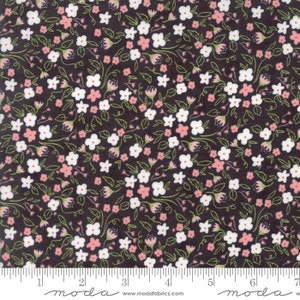 Olive&#39;s Flower Market, 1/2 Yard Cuts, Lella Boutique, Moda