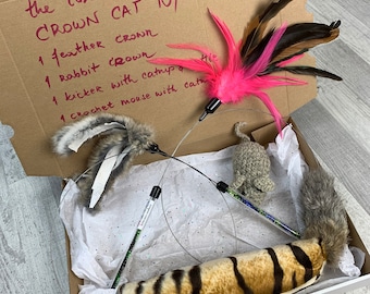 Luxuscats Cat Toy Box: Feather Crown, Rabbit Fur, Catnip Mouse