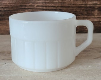 1960&#39;s Federal FEG31 Milk Glass Stackable Coffee Cup