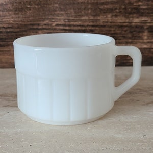 1960&#39;s Federal FEG31 Milk Glass Stackable Coffee Cup