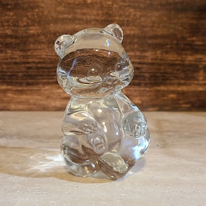 Vintage Fenton Art Glass SITTING BEAR CUB Crystal Figurine