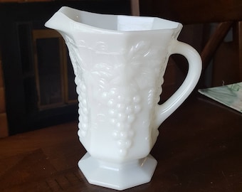 Ancora hocking VINTAGE Milk Glass 20-Ounce Brocca
