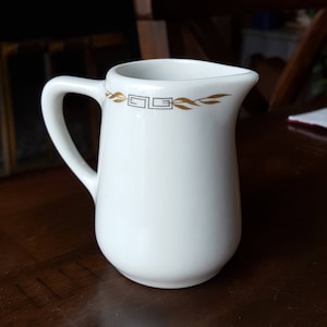 Vintage 1966 Syracuse China CARRIAGE TRADE Restaurant Ware Creamer - For One