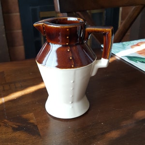 Mid-Century firmado McCoy dos tonos #335 Pottery Creamer