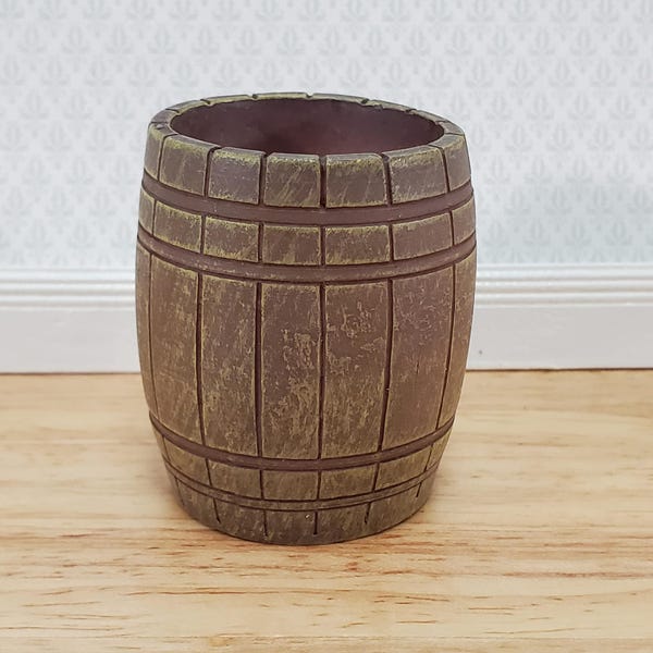 Miniatyrfat i gjuten harts, väderbeständig finish, 5 cm högt, skala 1:12, dockhus