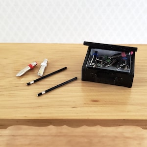 Puppenhaus-Miniatur-Kunstkasten-Set mit Ölfarben und Pinseln