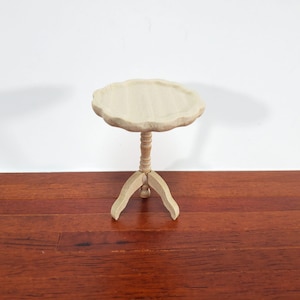 Puppenhaus Beistelltisch Pie Crust Style Unlackierte Holzmöbel im Maßstab 1:12
