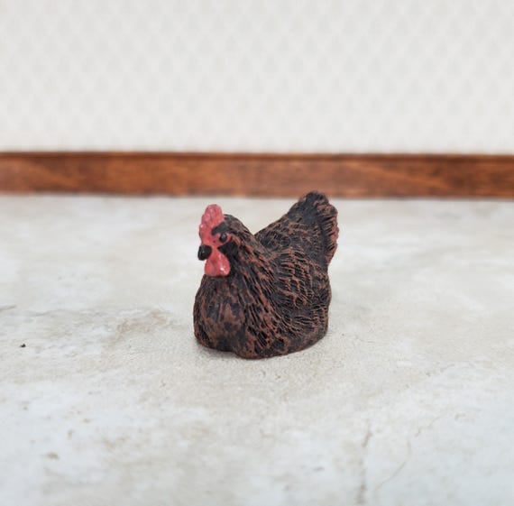 Dollhouse Miniature Chicken Hen Brown Sitting Cast Resin 1:12 Scale Pet Farm