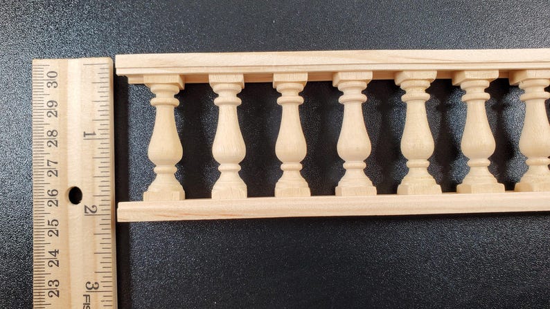 Dollhouse Balustrade Porch Balcony Railing 1 Piece 13 3/8" x 2" 1:12 Scale Miniature afbeelding 4