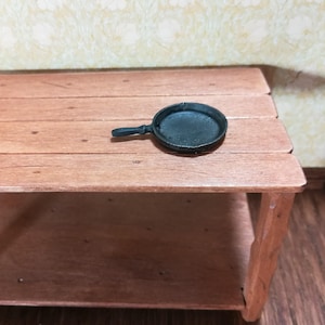 ドールハウスミニチュアフライパン鋳鉄風塗装メタル1:12スケールキッチン