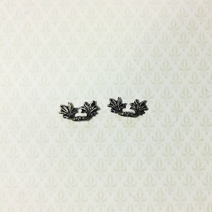 Dollhouse Miniature Drawer Pulls or Handle Leaves Style 1:12 Scale Antique Bronze