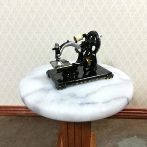 Dollhouse Miniature Sewing Machine Vintage Style Metal 1:12 Scale afbeelding 1