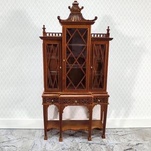 JBM Dollhouse Breakfront Display Cabinet Chippendale Style 1:12 Scale Furniture
