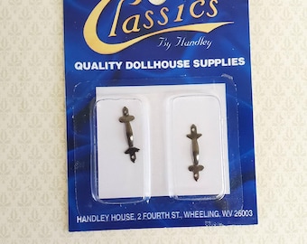 Tiradores de cajón o manijas de puerta en miniatura para casa de muñecas x2, peltre, escala 1:12, estilo Tudor