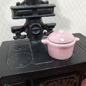 Dollhouse Stock Pot for Soups and Stews PINK with Removable Lid 1:12 Scale Miniature Kitchen Dishes
