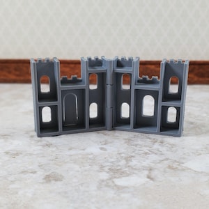 Super kleines Miniaturschloss Spielspielzeug für Puppenhäuser Öffnet Zugbrücke 2,5 cm Hoch