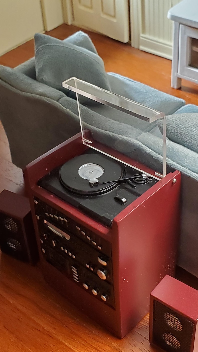 Dollhouse Stereo System with Turntable Record Player Retro Style 1:12 Scale Resin image 3