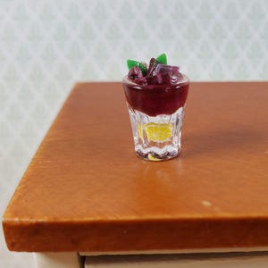 Dollhouse Concord Cosmo Martini with Ice and Lemon 1:12 Scale Miniature Drink