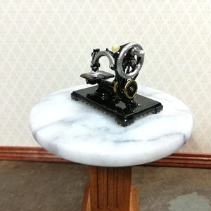 Dollhouse Miniature Sewing Machine Vintage Style Metal 1:12 Scale afbeelding 3