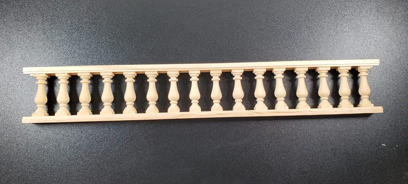 Dollhouse Balustrade Porch Balcony Railing 1 Piece 13 3/8" x 2" 1:12 Scale Miniature afbeelding 3