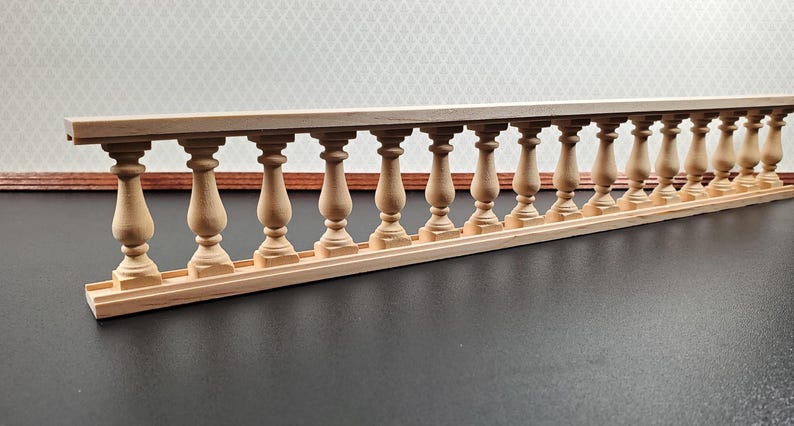 Dollhouse Balustrade Porch Balcony Railing 1 Piece 13 3/8" x 2" 1:12 Scale Miniature afbeelding 1