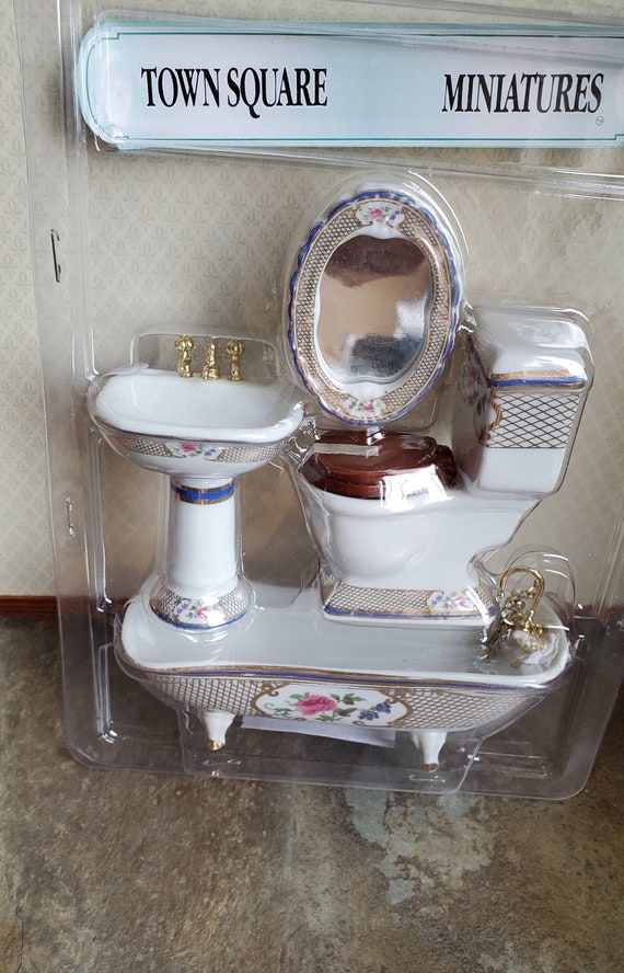 Dollhouse Bathroom 4 Piece Set, Tub Sink Toilet & Mirrow, Miniature Dolls  House Accessories, White 1/12 Scale