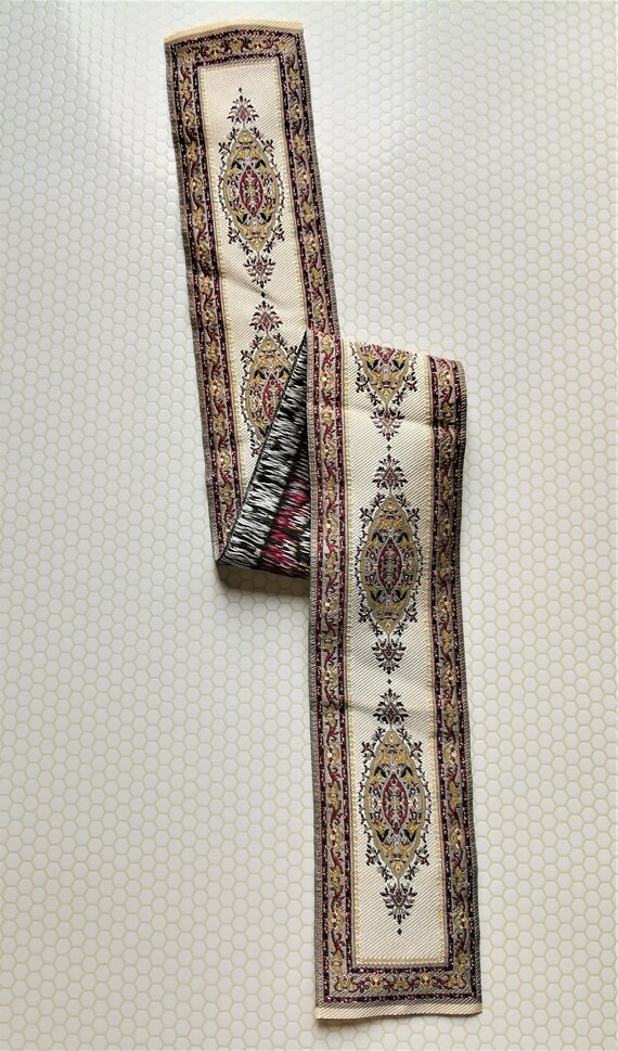 Dollhouse Miniature Beige /& Maroon Stair Runner Rug Carpet 1:12 Scale 19/" x 2/"
