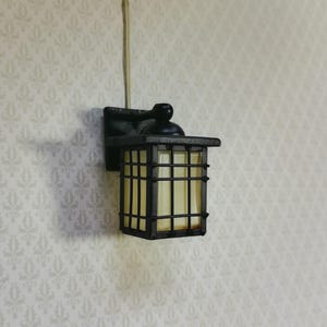 Dollhouse Miniature Black Coach Light Arts & Crafts Style 1:12 Scale 12 Volt Electric