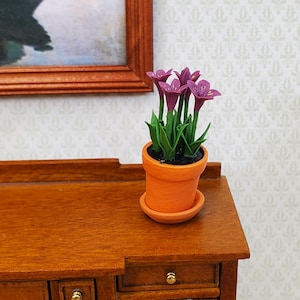 Dollhouse Purple Flowers Lilies in Terra Cotta Planter Pot 1:12 Scale Garden Flowers by Falcon Miniatures
