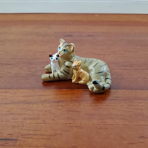 Dollhouse Tabby Cat with Kittens Momma with Babies 1:12 Scale Miniature Pet