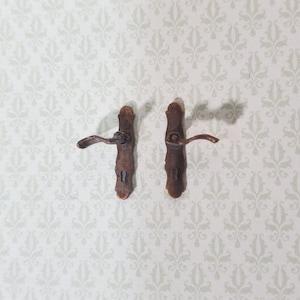 2 x Türgriffe für Puppenstube / Puppenhaus 1:12 Miniaturen CLA05580