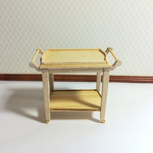 ドールハウス ティー ドリンク サービング カートまたはトロリー 2 段 1:12 スケール 未塗装