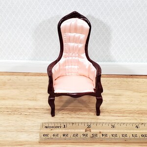 Dollhouse Gentlemen's Chair Victorian Pink & Mahogany Finish 1:12 Scale Miniature Furniture immagine 5