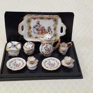 Dollhouse Beatrix Potter Coffee Tea Set Teapot Teacups Reutter Porcelain 1:12 Scale