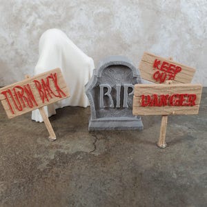 Miniature Halloween Decor Ghost Gravestone Marker Signs Danger 5 pcs 1:12 Scale