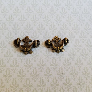 Dollhouse Drawer Pulls or Handles x2 Fleur De Lis Style 1:12 Scale Miniature Antique Bronze