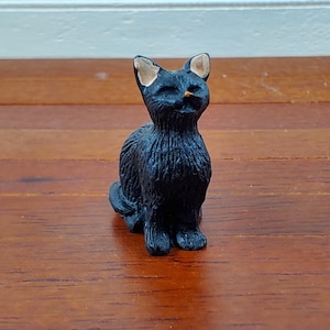 Dollhouse Kitty Cat Black Eyes Closed Sitting 1:12 Scale Miniature Pet