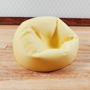 Pouf poire pour maison de poupée jaune crème imprimé 3D miniature à l'échelle 1:12