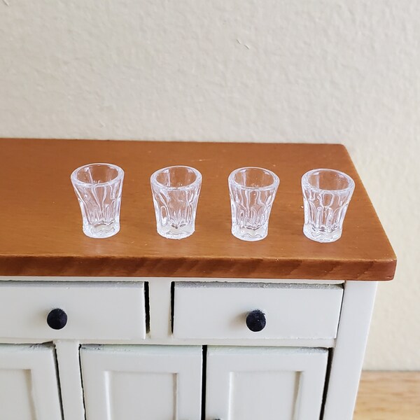 A Glass Filled With Orange Juice Is Shown With Two Slices Of Orange In Center Image320128456 - Foto 6