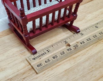 ドールハウス用ゆりかご（ベビーベッド）木製マホガニー仕上げ 1/12