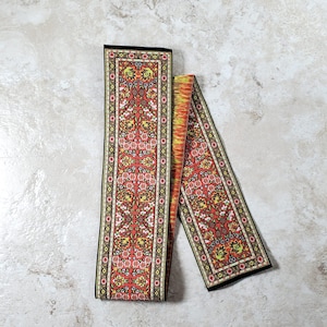 Dollhouse Stair Runner Long Carpet 19.75&quot; x 2&quot; Red & Green 1:12 Scale Miniature