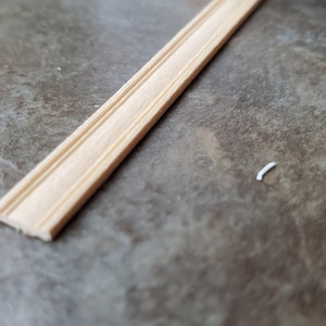 Dockhusminiatyrer Stolslist eller listlist 1/4" bred x 18" lång Skala 1:12 bild 3