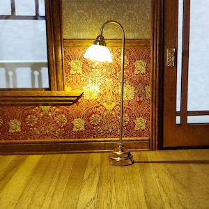 Dollhouse Floor Lamp Battery Light Flower Shade Gold Base 1:12 Scale Miniature image 1