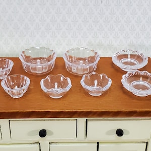 Dollhouse Bowls Serving Dishes Clear Plastic Scalloped Edge Set of 8 1:12 Scale Miniatures