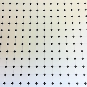 Bodenfliesen 1:12 für Küche oder Bad im Puppenhausstil (weiß mit schwarzen Rauten)