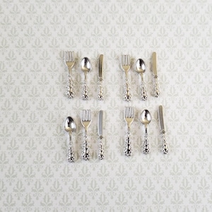 Puppenhaus Miniatur Silberbesteck Silberbesteck Set 4 Gedecke im Maßstab 1:12