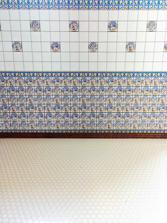 Puppenhaus Puppe 1//12th Maßstab /" Viktorianisch /" Mädchen in Marineblau /& Tartan