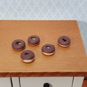 ドールハウス ドーナツ x5 チョコレートフロスト 1:12 スケール ミニチュア フード デザート ベーカリー