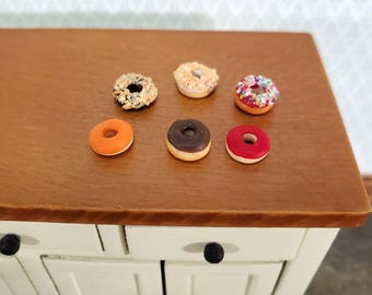 Dollhouse Donuts x6 Frosted and Sprinkles 1:12 Scale Miniature Food Dessert