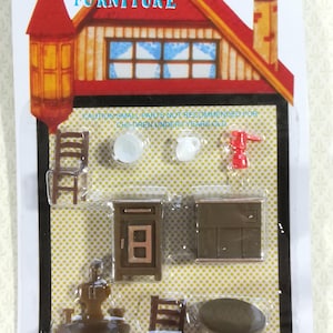 Dollhouse Miniature 1:48 Quarter Scale Kitchen Set Table Chairs Stove Icebox